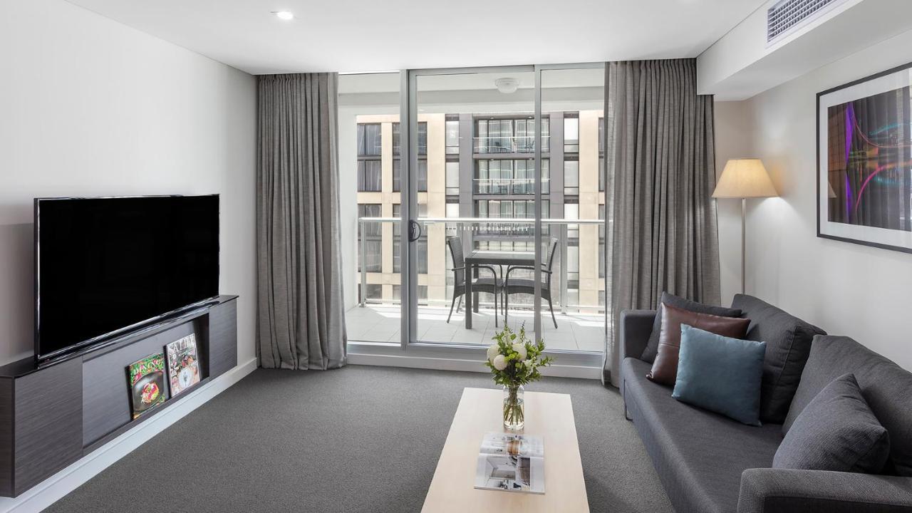 Deluxe One-Bedroom Apartment